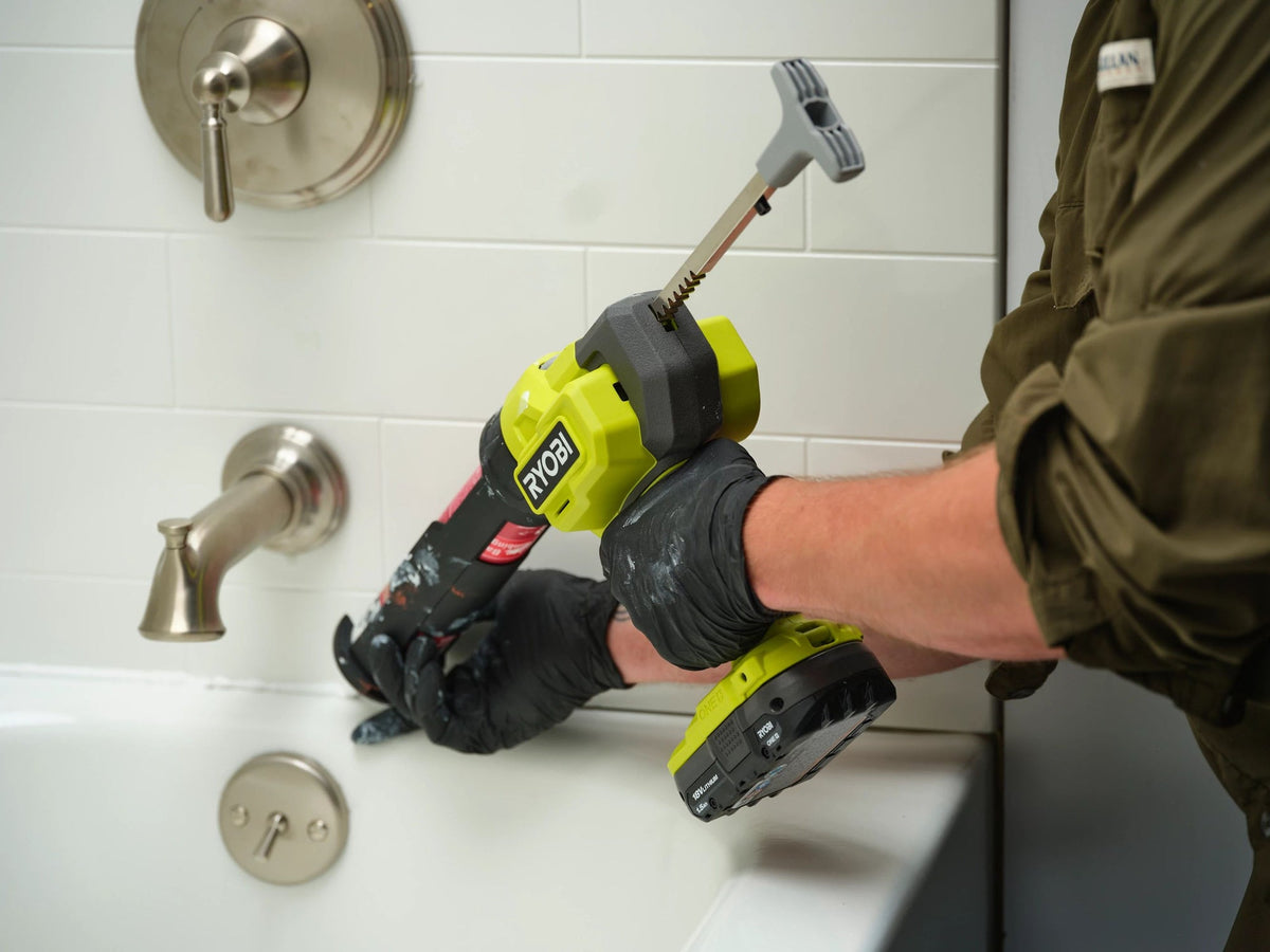 18V ONE+ 10 oz. Caulk and Adhesive Gun Kit Image 9