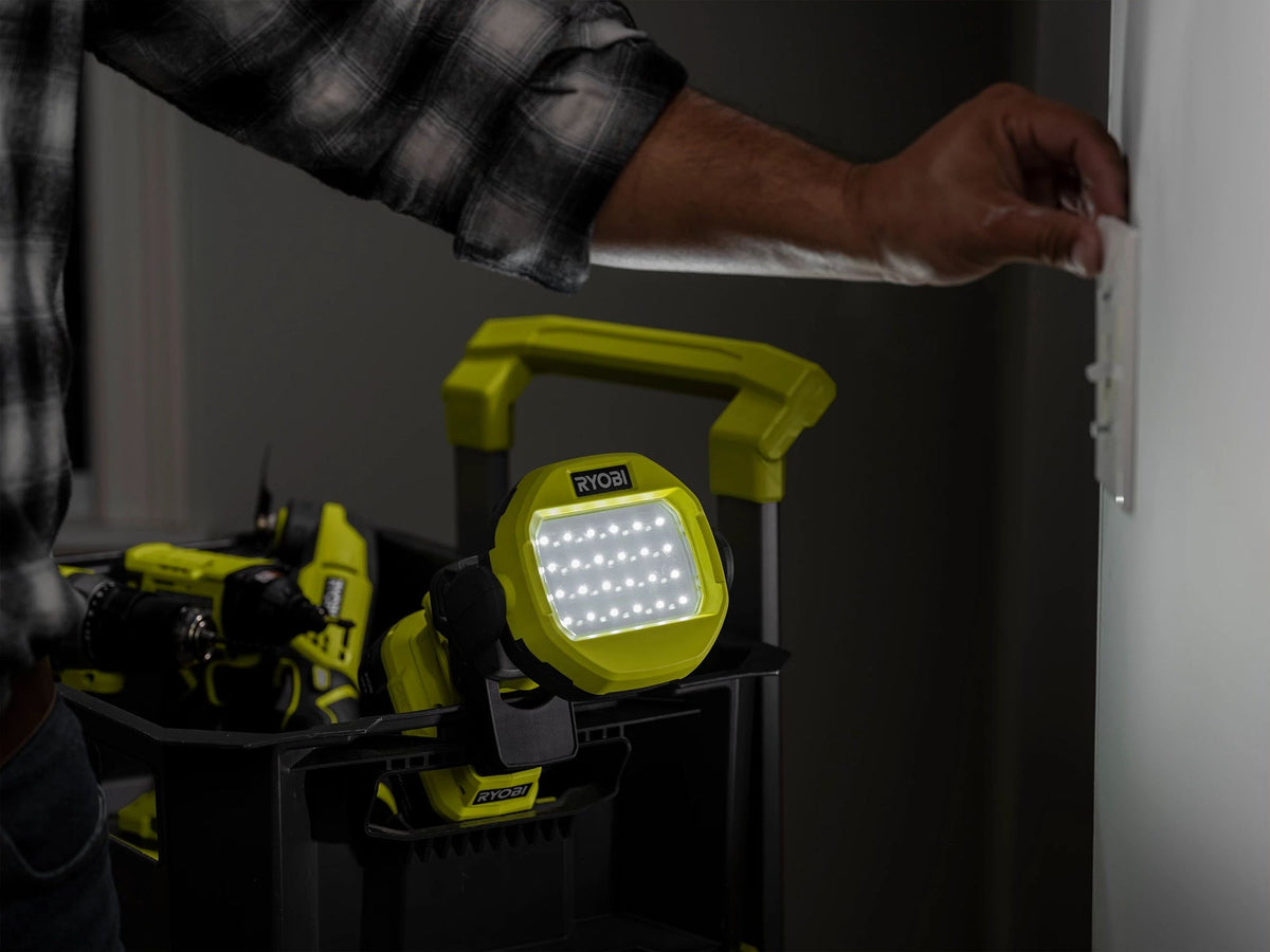 18V ONE+ LED CLAMP LIGHT Image 8